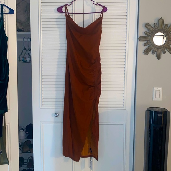 Terracotta long dress with leg slit - Picture 1 of 3